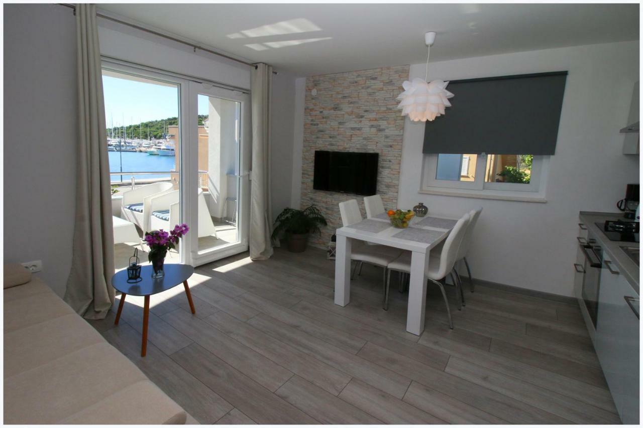 Apartments Silver Beauty Рогозниця Екстер'єр фото