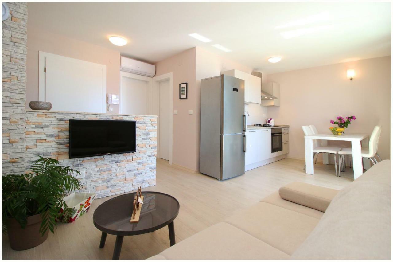 Apartments Silver Beauty Рогозниця Екстер'єр фото