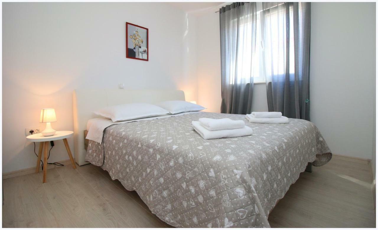 Apartments Silver Beauty Рогозниця Екстер'єр фото