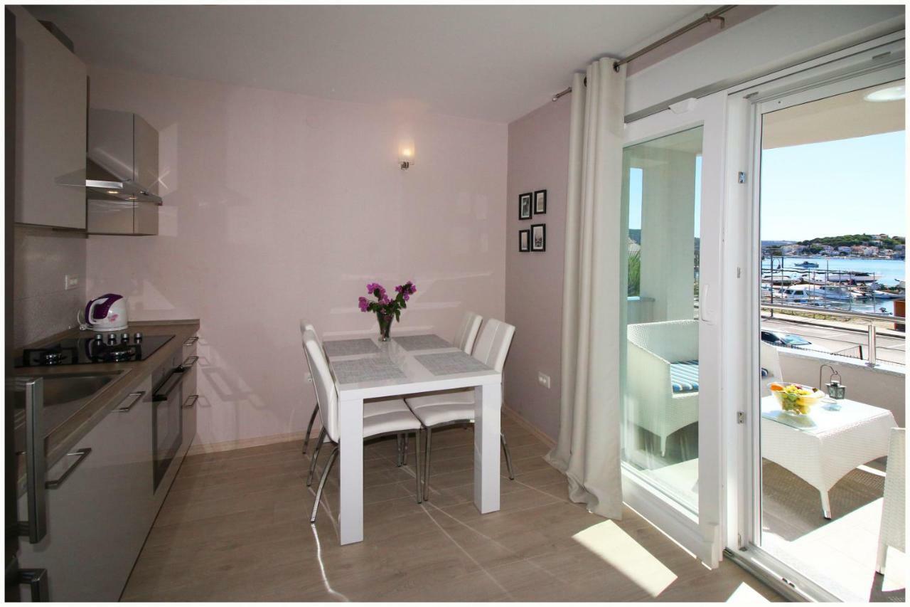 Apartments Silver Beauty Рогозниця Екстер'єр фото