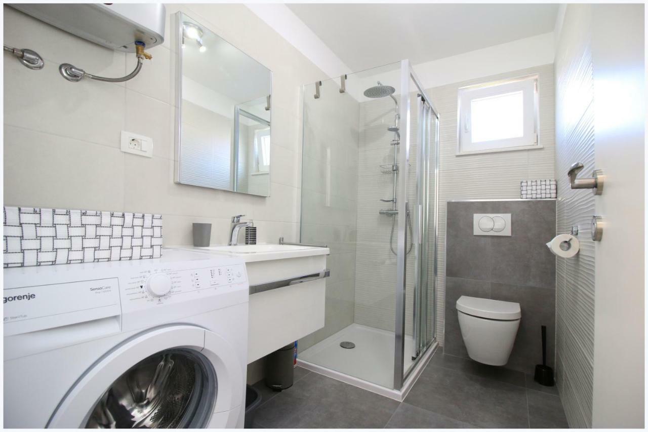 Apartments Silver Beauty Рогозниця Екстер'єр фото