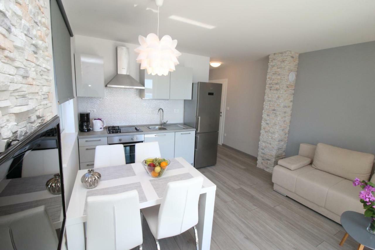 Apartments Silver Beauty Рогозниця Екстер'єр фото